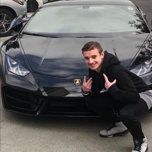 Meet your Posher, Diego